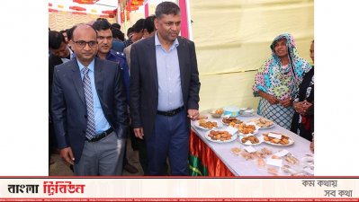 সভা শেষে বিভিন্ন স্টল ঘুরে দেখেন সংসদ সদস্য অ্যাডভোকেট সাইফুজ্জামান শিখর