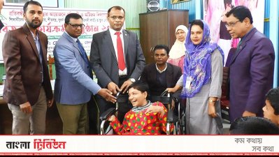 ‘মুজিব শতবর্ষ’ উপলক্ষে প্রতিবন্ধীদের হুইল চেয়ার বিতরণ