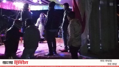 মেম্বারের উদ্যোগে শহীদ মিনারে জুতা পায়ে নাচ-গান!