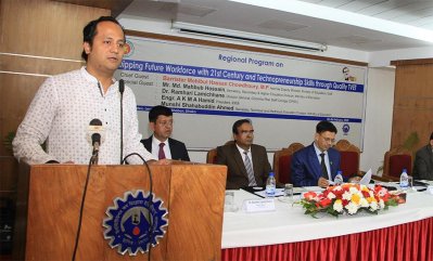 সেমিনারে বক্তব্য রাখছেন শিক্ষা উপমন্ত্রী মহিবুল হাসান চৌধুরী