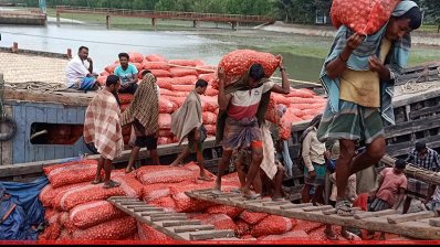 মিয়ানমার থেকে এলো ১৬৩৪ মেট্রিক টন পেঁয়াজ