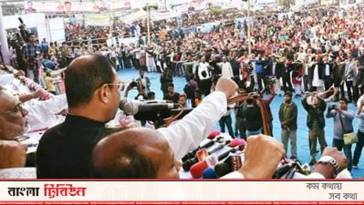 শপথ বাক্য পাঠ করাচ্ছেন আ জ ম নাছির উদ্দীন