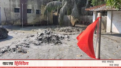 ব্রাহ্মণবাড়িয়ায় স্কুলের মাঠ দিয়ে গ্যাস বের হচ্ছে