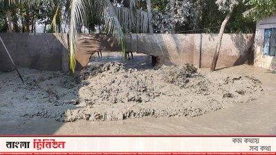 ব্রাহ্মণবাড়িয়ায় স্কুলের মাঠ দিয়ে গ্যাস বের হচ্ছে