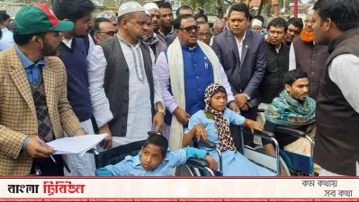 নওগাঁয় খাদ্যমন্ত্রী সাধন চন্দ্র মজুমদার