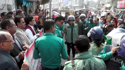 রংপুরে বিএনপির বিক্ষোভ মিছিলে পুলিশের বাধা