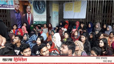 আন্দোলনে শিক্ষার্থীরা