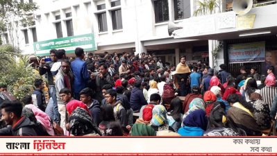 আন্দোলনে শিক্ষার্থীরা