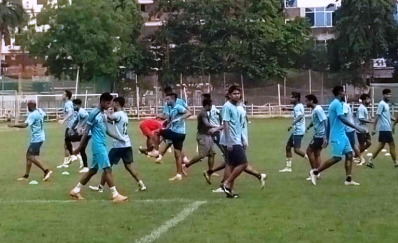 মালদ্বীপে যাওয়ার আগে আবাহনীর খেলোয়াড়দের অনুশীলন