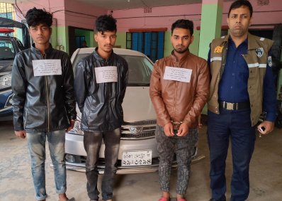 গ্রেফতার করা তিন ছিনতাইকারী