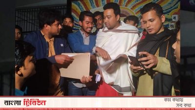 সংবাদ সম্মেলনে প্রাণবন্ত ডাকসু ভিপি নুর ও জিএস গোলাম রব্বানী