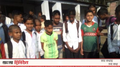 ছাত্রদের চুল বড় থাকায় কেটে ফেললেন প্রধান শিক্ষক