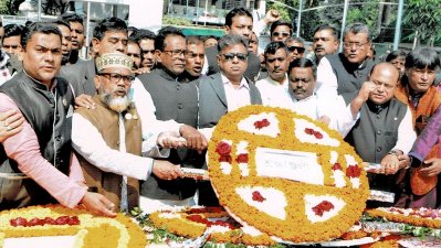 বঙ্গবন্ধুর প্রতিকৃতিতে বাংলাদেশ সড়ক পরিবহন শ্রমিক লীগের শ্রদ্ধার্ঘ্য