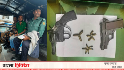 গ্রেফতার তারিফ হোসেন (বাঁয়ে) এবং উদ্ধার হওয়া অস্ত্র