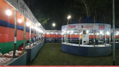 খোলা ময়দানে খাঁ খাঁ করছে ‘লিটল ম্যাগ চত্বর’