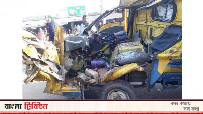 গোদাগাড়ীতে দুর্ঘটনাকবলিত পিকআপ