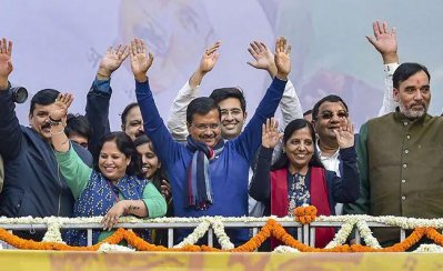 রবিবার শপথ নিচ্ছেন কেজরিওয়াল, অপরিবর্তিত থাকছে মন্ত্রিসভা