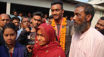 বাড়ি ফিরেছেন বিশ্বজয়ী শরিফুল