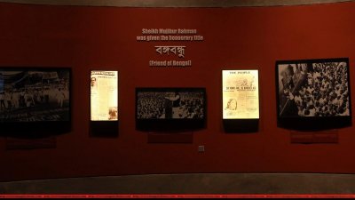 ঢাকা আর্ট সামিটে বঙ্গবন্ধু (ফটো স্টোরি)