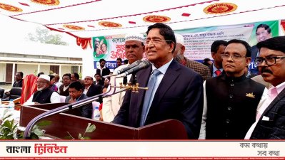 টাঙ্গাইলে এক অনুষ্ঠানি বক্তব্য দিচ্ছেন কৃষিমন্ত্রী ড. আব্দুর রাজ্জাক