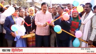প্রকল্পের উদ্বোধন করছেন পার্বত্য চট্টগ্রাম বিষয়ক মন্ত্রণালয়ের মন্ত্রী বীর বাহাদুর উশৈসিং