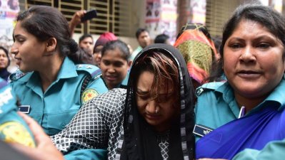 কাঠগড়ায় পুলিশের সঙ্গে পাপিয়ার স্বামীর বাগবিতণ্ডা
