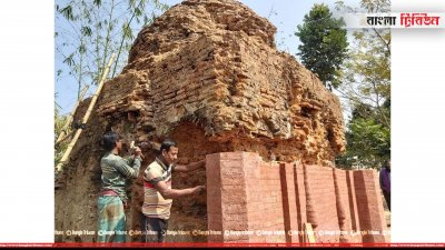 মসজিদের প্রাচীন ইট ফেলে দিয়ে মূল অবয়বে লাগানো হয়েছে নতুন ইট