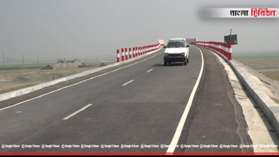 হাওরে চলছে গাড়ি