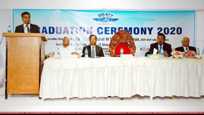গ্যালাক্সি ফ্লাইং অ্যাকাডেমির গ্রাজুয়েট পাইলটদের সনদ প্রদান অনুষ্ঠানে অতিথিরা