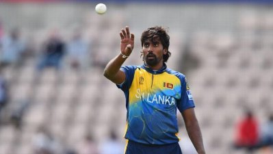 ছিটকে গেলেন প্রদীপ-ডি সিলভা