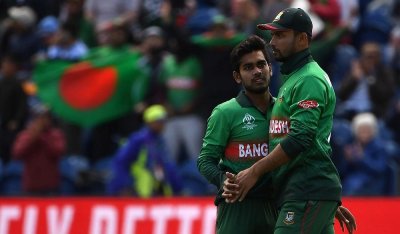 মিরাজের দুর্দান্ত থ্রোতে রান আউট টেলর