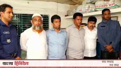 কাস্টমস কর্মকর্তা পরিচয়ে প্রতারণা, আটক ৪