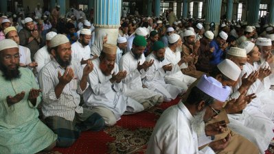 করোনা থেকে সুরক্ষায় জাতীয় মসজিদে বিশেষ দোয়া