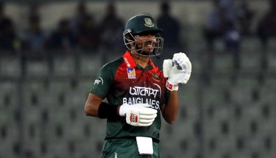 প্রথম টি-টোয়েন্টিতে ঝড়ো হাফসেঞ্চুরি করেছেন সৌম্য