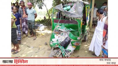 টাঙ্গাইলের মির্জাপুরে দুর্ঘটনার শিকার সিএনজি