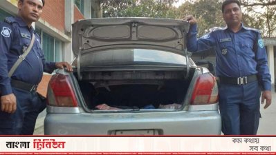 ফুলবাড়ীতে ৩৩ কেজি গাঁজাসহ প্রাইভেটকার জব্দ