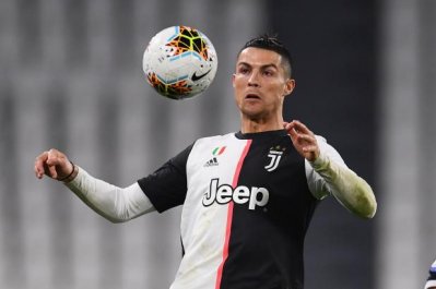 করোনা আতঙ্কে স্বেচ্ছায় কোয়ারেন্টাইনে রোনালদো