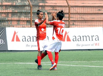 সাবিনা-তহুরার হ্যাটট্রিকে বসুন্ধরার বড় জয়
