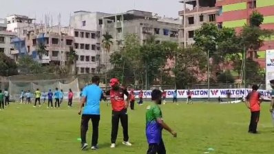 অনুশীলনে এসে হ্যান্ডশেক না করে &lsquo;এলবোশেক&rsquo; করলেন তামিম ইকবাল