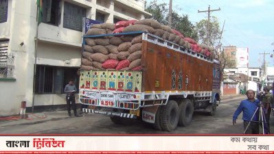 হিলি স্থলবন্দরে ঢুকেছে ভারতীয় ট্রাকভর্তি পেঁয়াজ