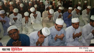 বঙ্গবন্ধুর জন্মশতবার্ষিকীতে বায়তুল মোকাররমে ১০০ হাফেজের কোরআন খতম