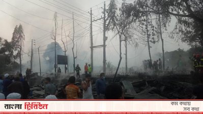 রাঙামাটিতে কলেজ গেট মার্কেটে আগুন
