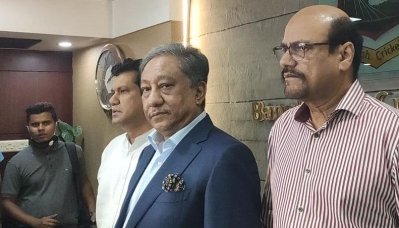 সংবাদমাধ্যমে কথা বলছেন বিসিবি সভাপতি নাজমুল হাসান