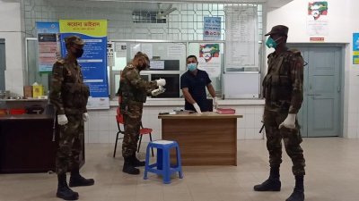 করোনাভাইরাস: চিকিৎসাসেবা নিশ্চিতে টেকনাফ হাসপাতালে সেনাবাহিনী