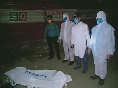 রাস্তায় মরদেহ, করোনা আতঙ্কে কাছে যায়নি কেউ