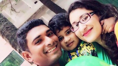 স্ত্রী ও বড় ছেলের সঙ্গে মাহমুদউল্লাহ