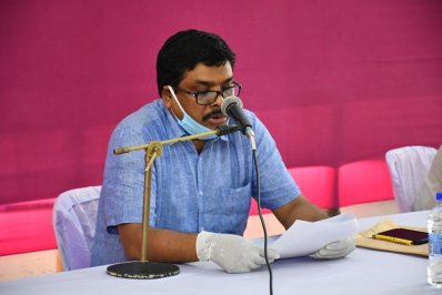 করোনার প্রভাবে জয়পুরহাটের পোলট্রি শিল্পে ধস