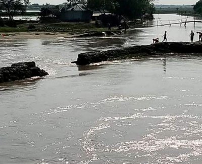 বন্যা নিয়ন্ত্রণ বাঁধ ভেঙ্গে ৫০ হেক্টর জমি প্লাবিত
