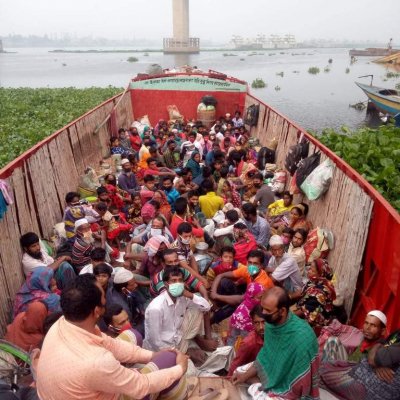 মুন্সীগঞ্জে আটক ৭০ ইটভাটা শ্রমিক ও তাদের পরিবারকে ত্রাণ দিয়ে কেরানীগঞ্জে ফিরিয়ে দিয়েছে পুলিশ।