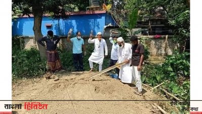 খুনি মাজেদের কবরের পাশে বিক্ষুব্ধ জনতা 